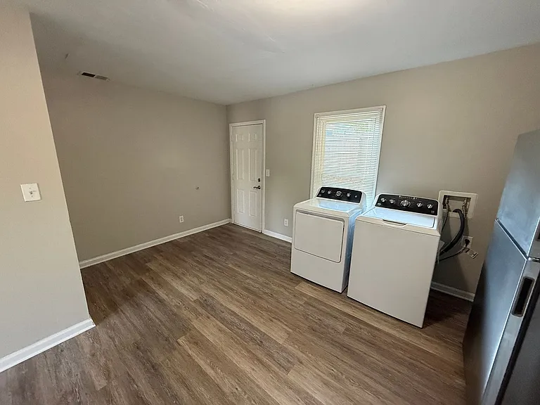 310 W Catawba Ave — Photo 3