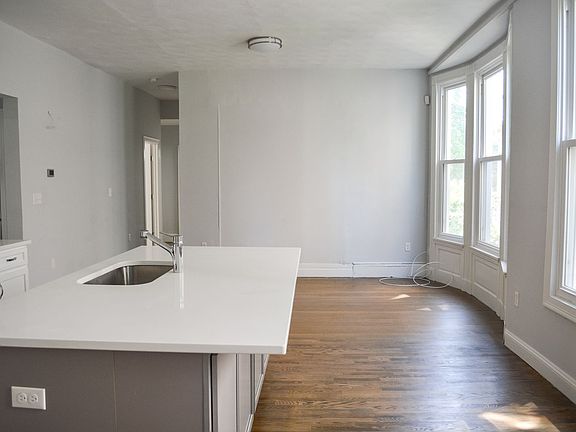 5th image of 177 Lawrence St #1