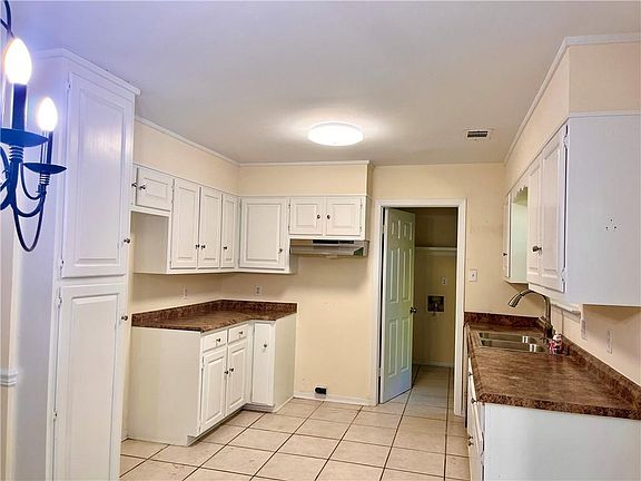 3rd image of 6032 Oak Harbor Drive