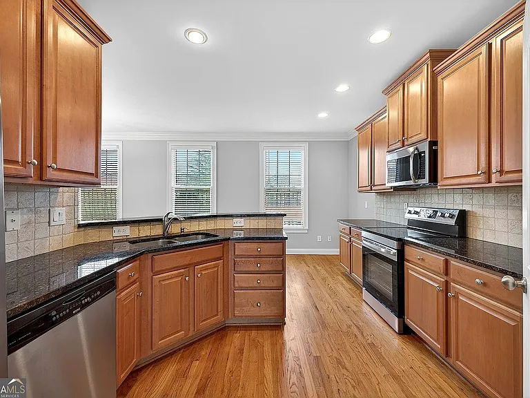 903 Lexington Vlg — Photo 3