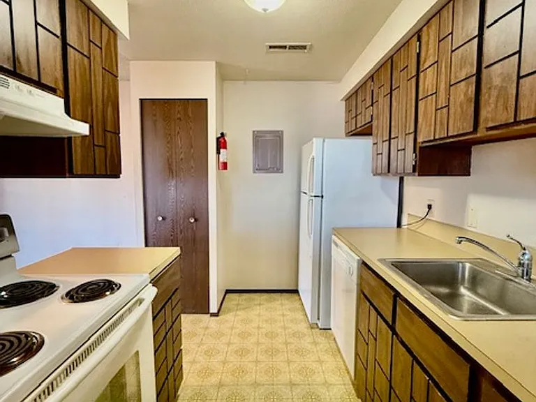 1211 W Ivy Ave — Photo 6