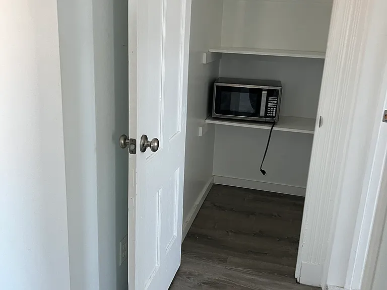 896 State St #3R — Photo 2