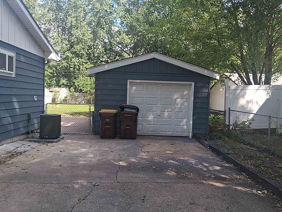 4th image of 7703 Scott Ln