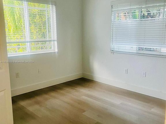 5th image of 106 SE 9th Ct #101