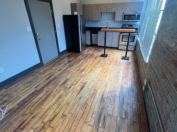 2nd image of 123 Pine St Unit 4