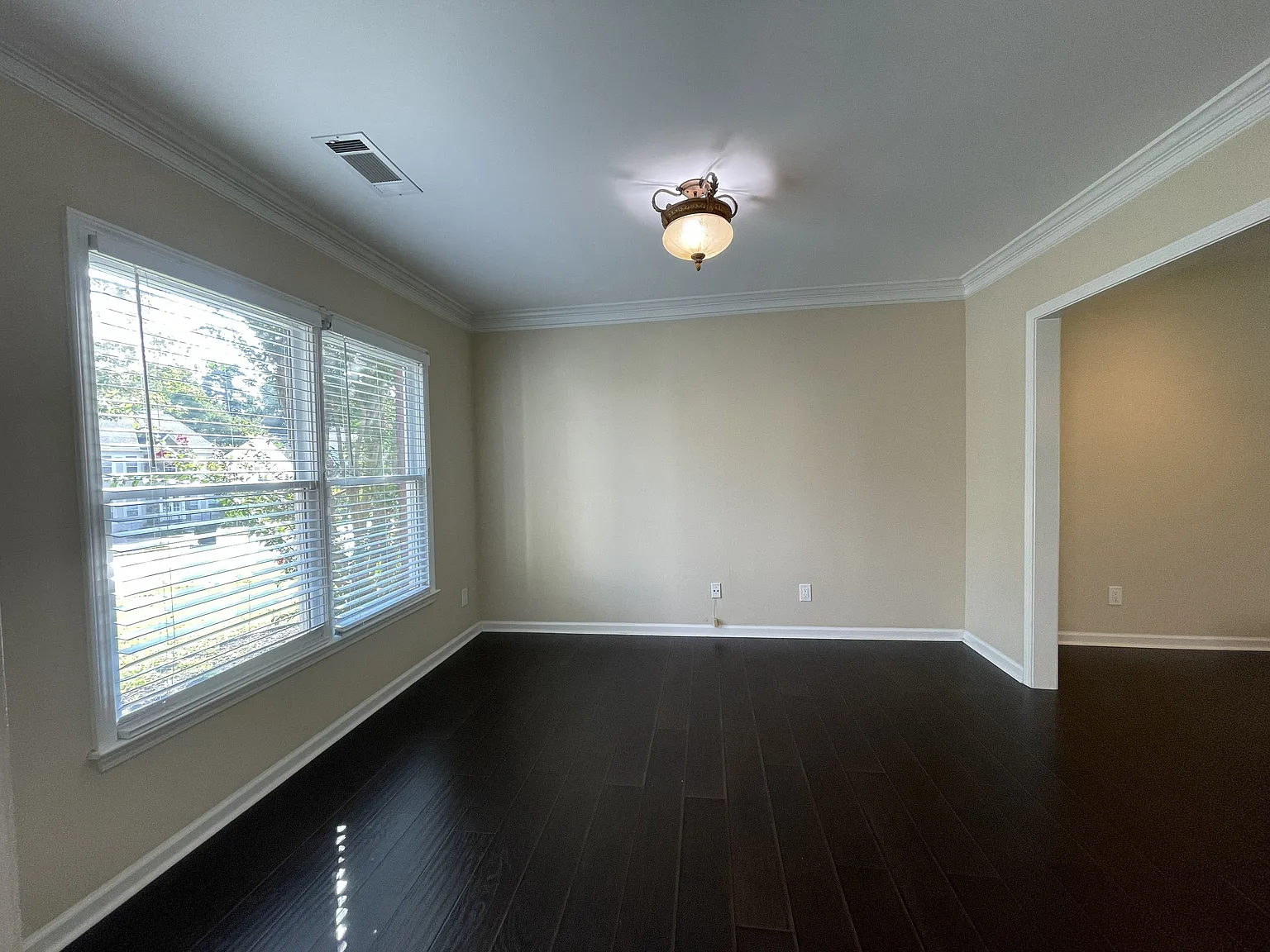 4 bed, 2.5 bath, 2520 sqft, $2,630 — Photo 2