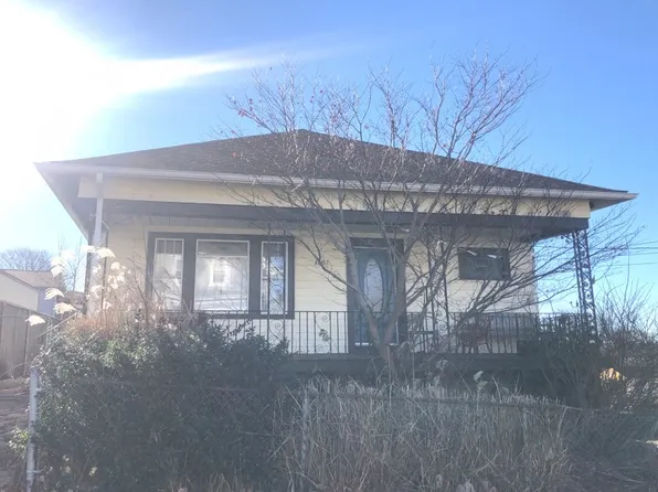 1607 Slade St, Fall River, MA 02721