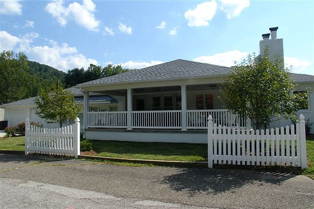 1st image of 20 Kentucky Dr