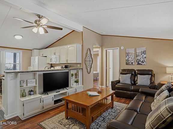 3rd image of 3465 Lost Branch Rd