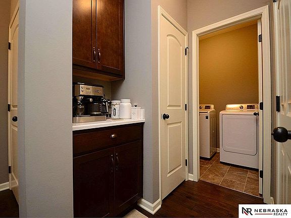 3rd image of 2208 Park Crest Dr