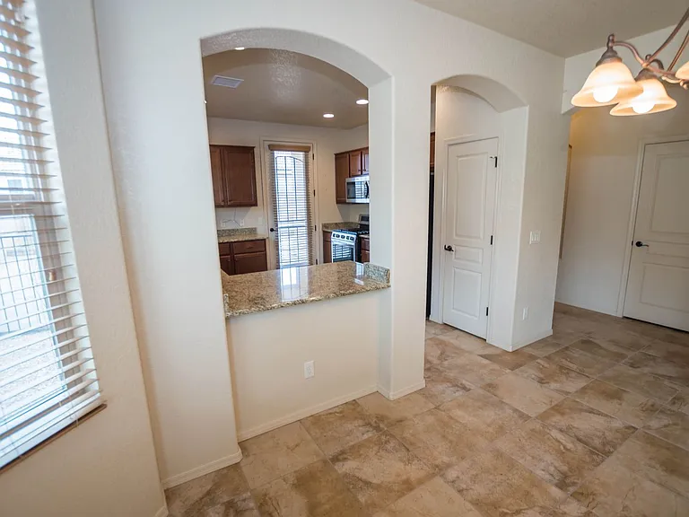 278 Bainbridge Dr — Photo 8