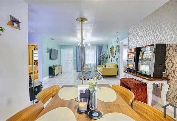 4th image of 6443 Perry St