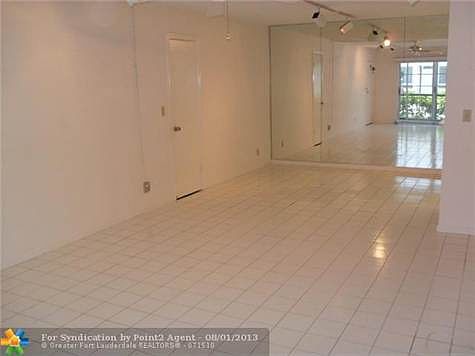 4th image of 6313 Bay Club Dr APT 2