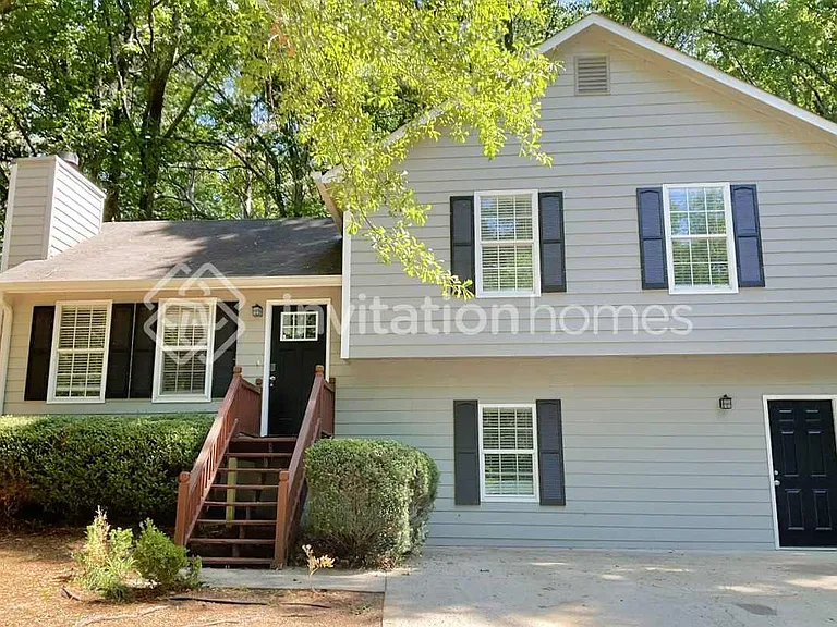 131 Halehaven Dr — Photo 1