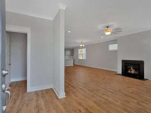 4th image of 121 Cantona Dr
