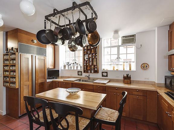 5th image of 111 E 67th St #8C
