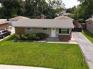 131 E Normandy Dr, Addison, IL 60101