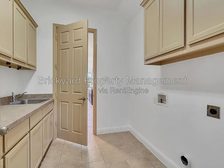 350 Pine Valley Dr — Photo 28