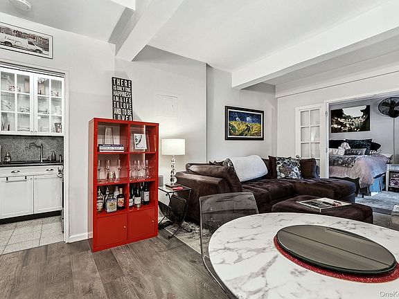 5th image of 80 E Hartsdale Avenue #101
