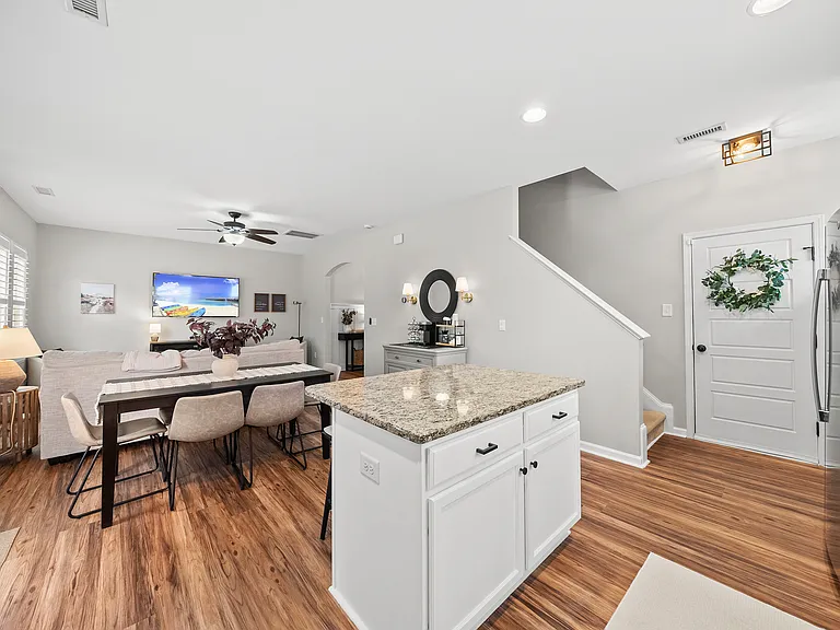 919 Award St — Photo 26