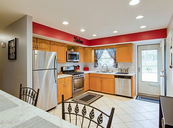 4th image of 915 W Vista Dr