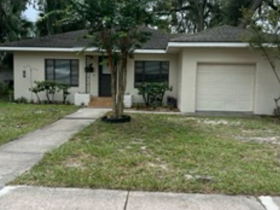 1st image of 310 W Oak Dr