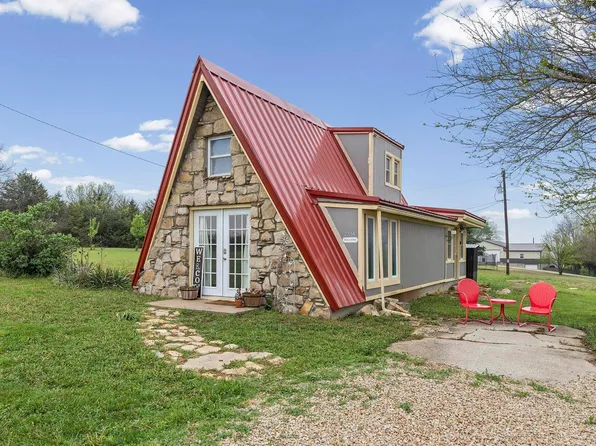 2314 Dragoon Ln, Vassar, KS 66543