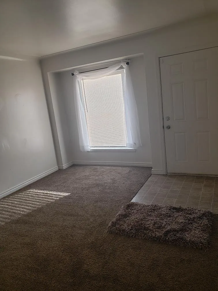 3 bed, 1000 sqft, $1,150 — Photo 2