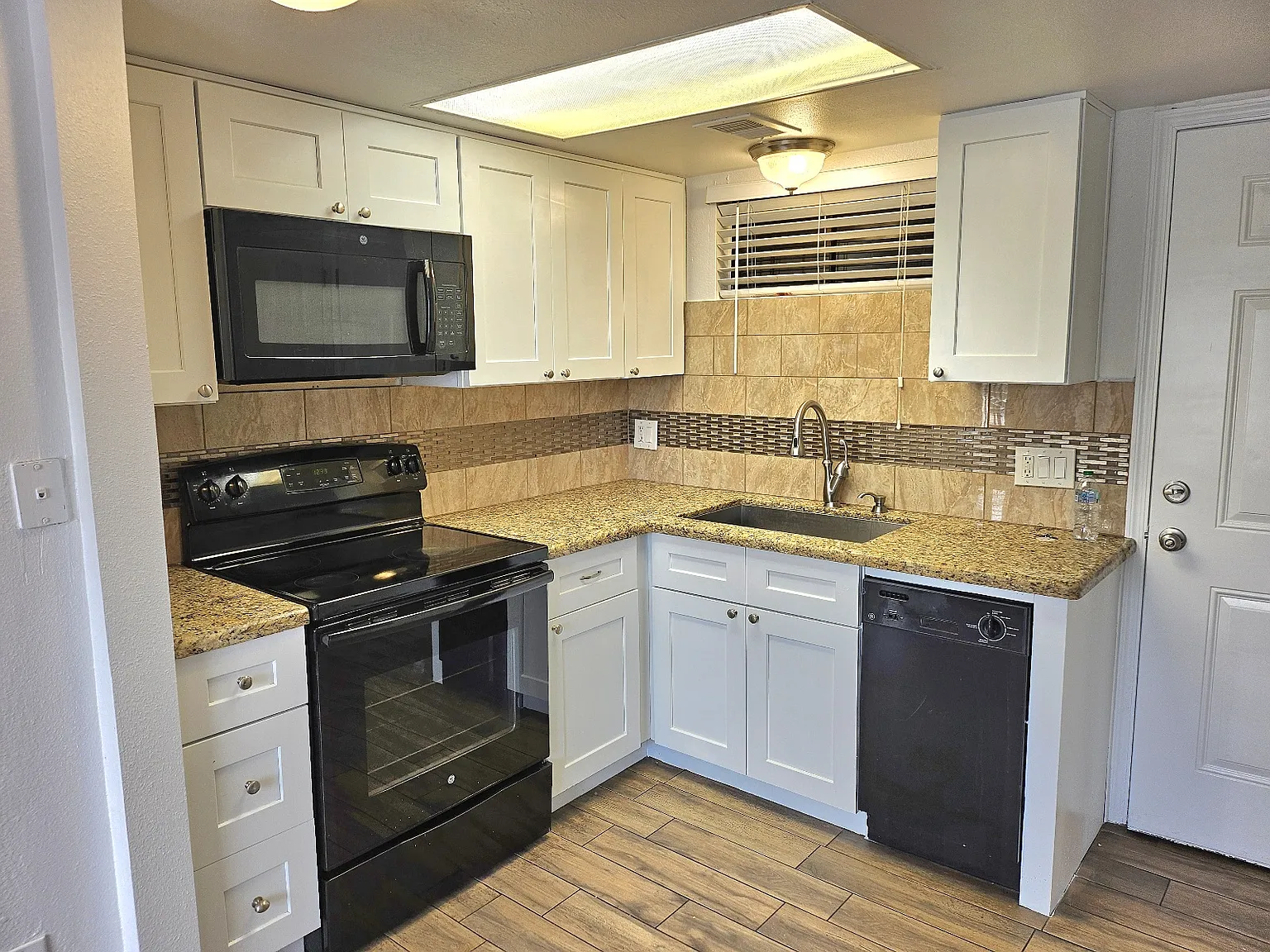 1 bed, 700 sqft, $845 — Photo 4