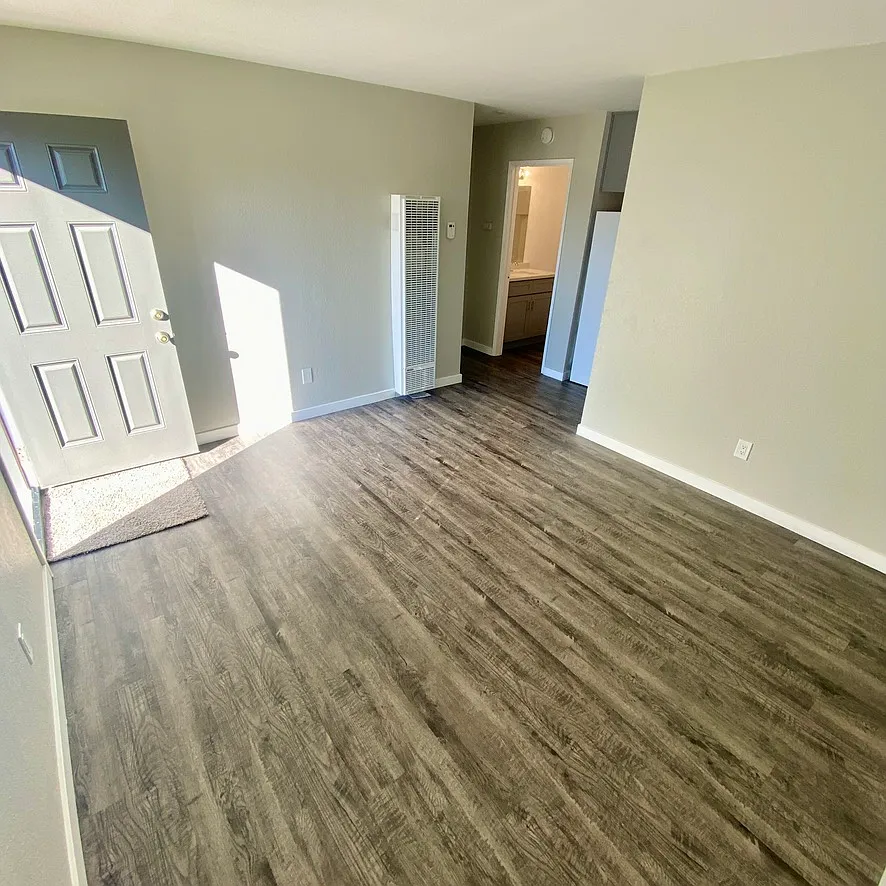 3910 Thorn St — Photo 4