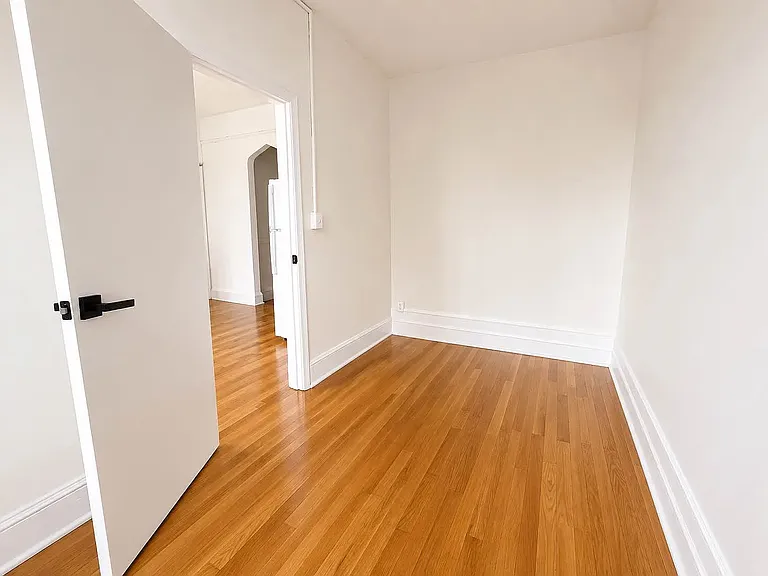 656 Metropolitan Ave #3B — Photo 8