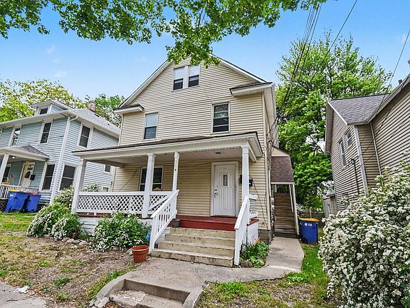 2nd image of 940 Worden St SE
