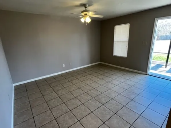 La Place 5th St, 117 N 5th St #48, Nederland, TX 77627