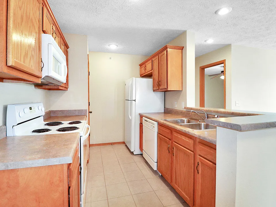 Golden Pond Apartments