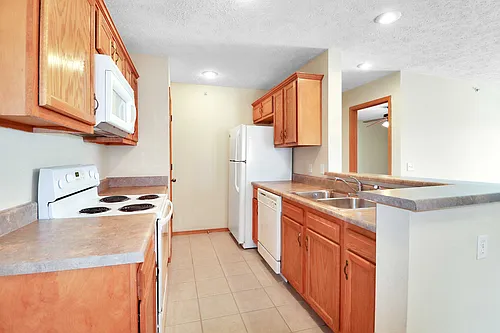 Golden Pond Apartments Photo 1