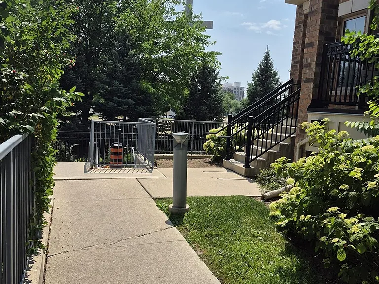 2441 Greenwich Dr #64 — Photo 4