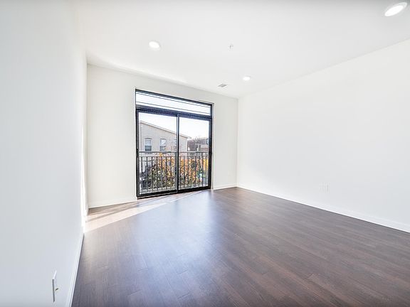 4th image of 317 Jefferson St #20