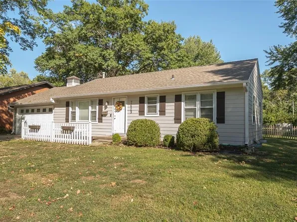 7629 Hemlock St, Overland Park, KS 66204