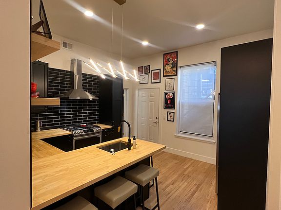 5th image of 520 N Paulina St APT 1
