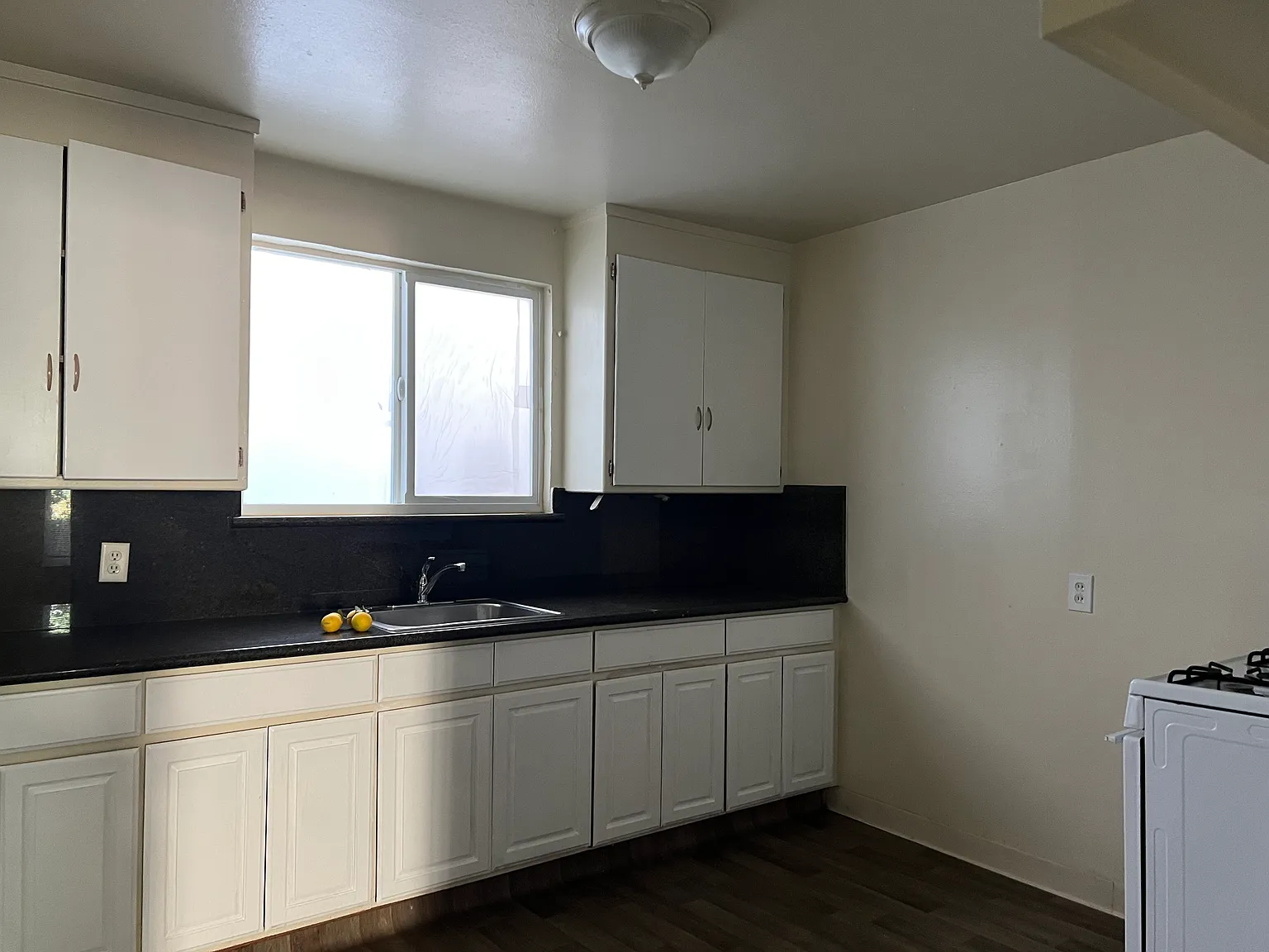 2 bed, 750 sqft, $2,150 — Photo 2