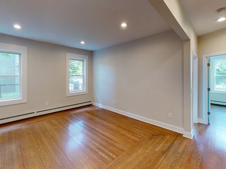 90 Bristol St #10 — Photo 7