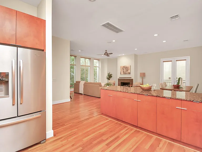 1118 Columbus St #B — Photo 12