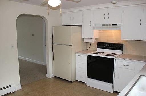 2nd image of 1063 West St #3