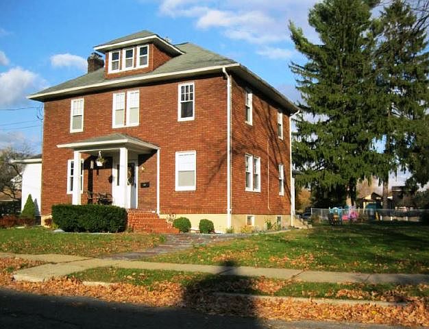 2nd image of 90 Grand Ave