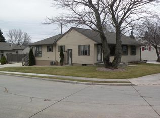 204 E Park View Ln, Manitowoc, WI 54220