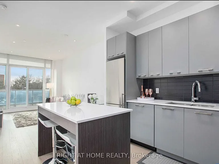 9471 Yonge St #316 — Photo 2