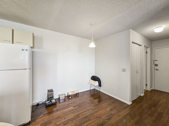 3rd image of 1500 Edenwold Hts NW Unit 23
