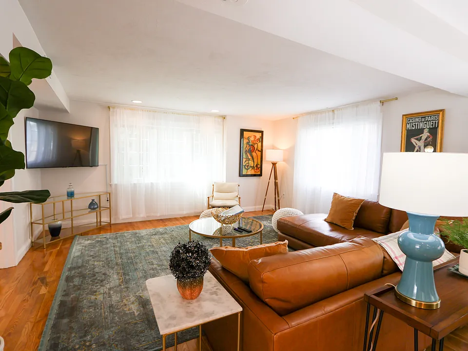 25 Jay St #C