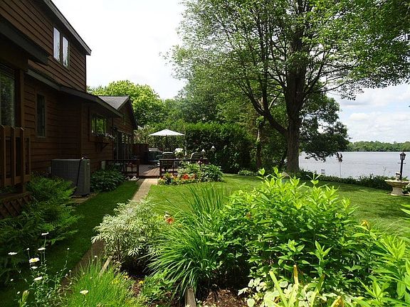 4th image of 1871 Riverview Dr
