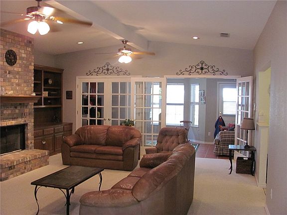4th image of 1811 Oaklawn Dr